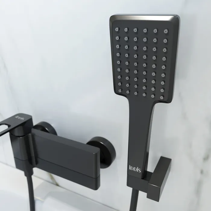 Смеситель для ванны IDDIS Слайд черный SLIBL00i02