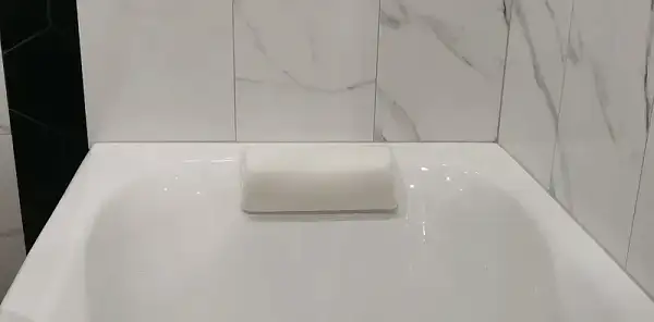 Подголовник ЛИЯ/LIA белый